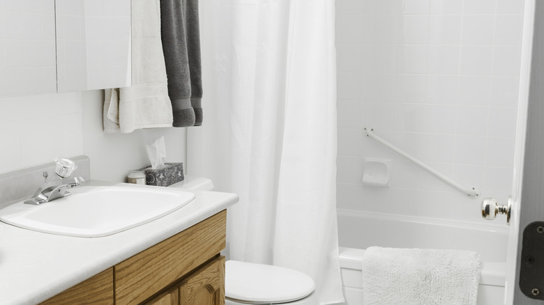 A generic bathroom with matching finishes