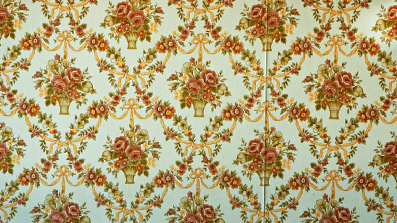 Old floral wallpaper pattern