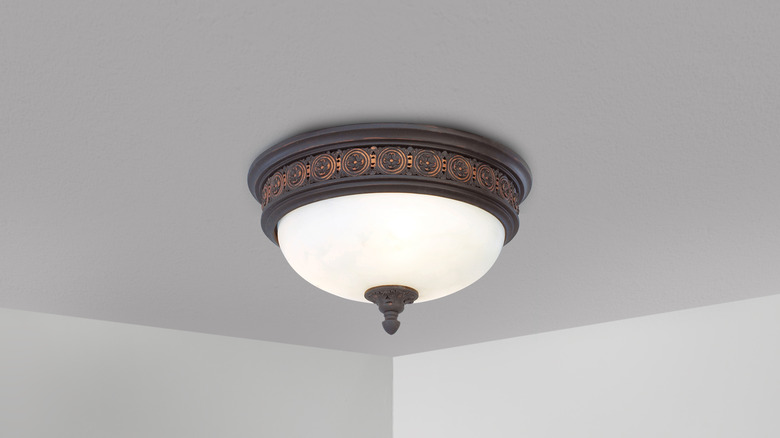 Flush-mounted ceiling dome light