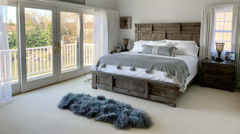 Carpeting in a primary bedroom