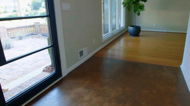 Leather-looking floor in entryway