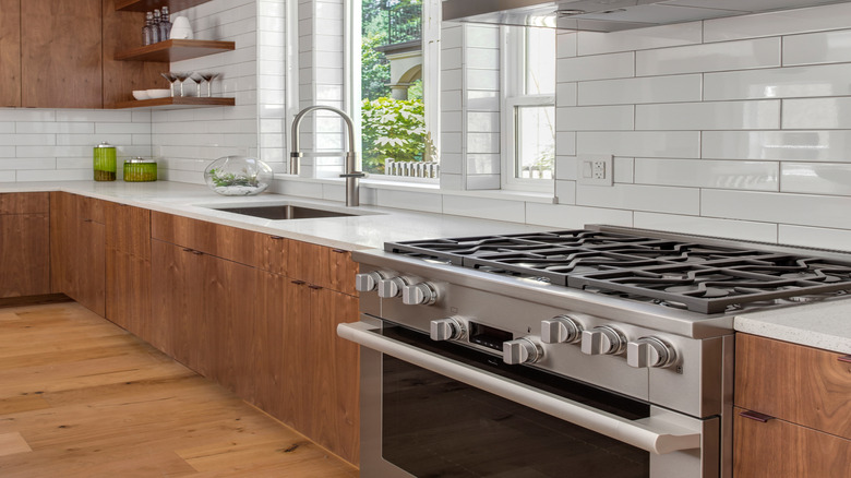 Elongated subway tile backsplash in kitchen