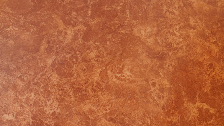 Sponge paint-style wallpaper.