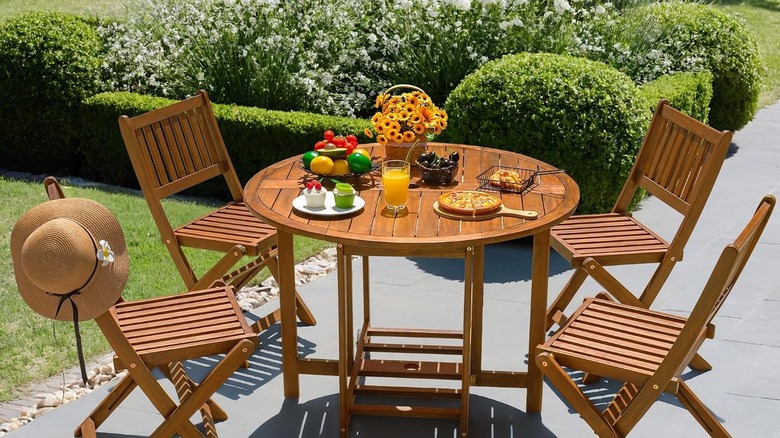 Devoko's 5-piece Acacia Wood Patio Dining Set