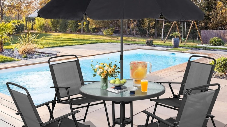 Vongrasig's 6-piece Folding Patio Dining Set