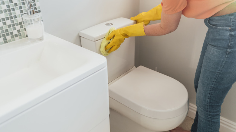 Cleaning bathroom