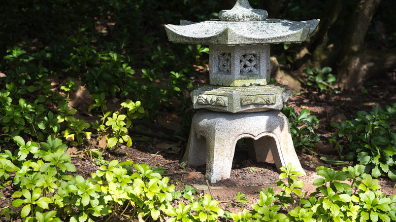 Asian garden sculpture w/pachysandra