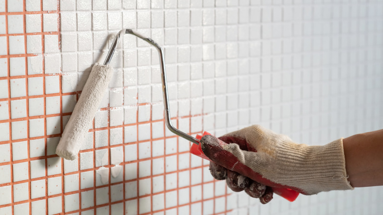 Painting white tiles with white enamel with roller