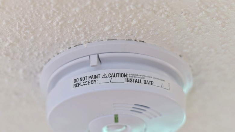 Smoke detector mounted on a popcorn ceiling