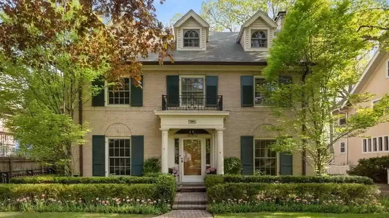 Outside view of Illinois home