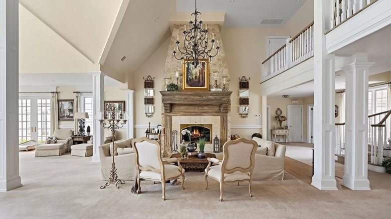 Interior Joy Mangano's estate 