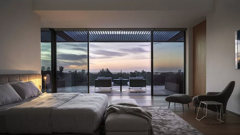 Minimalist bedroom
