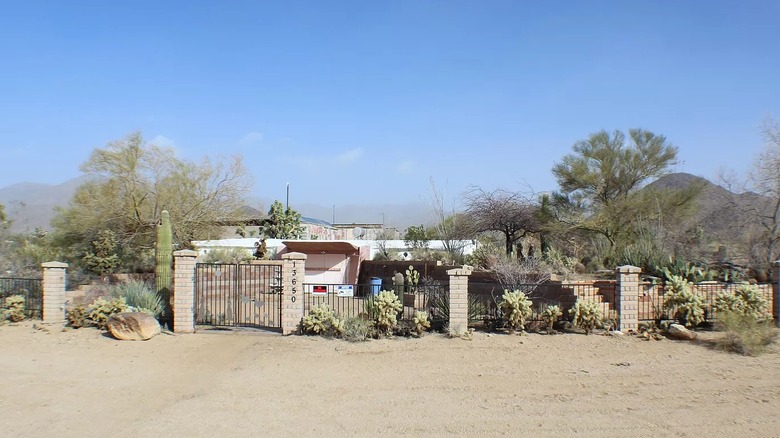 Front exterior Yucca bunker home