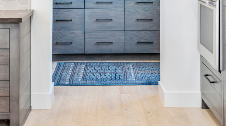 Stunning butler's pantry