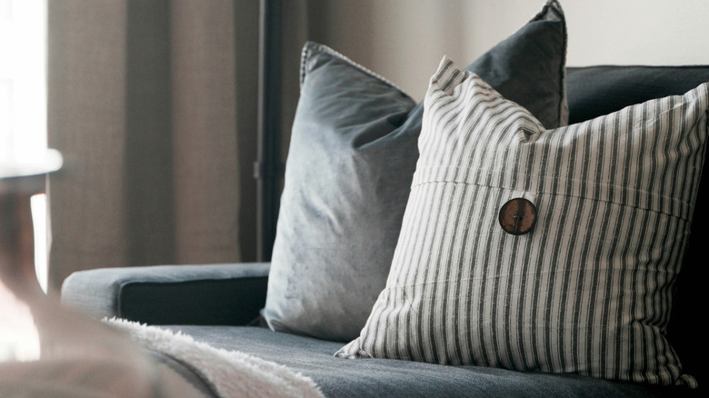 White and blue chopped pillows on a couch