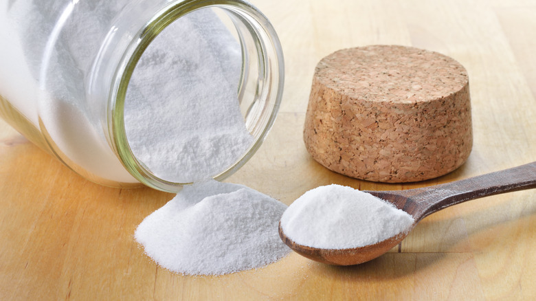 Baking soda and spoon