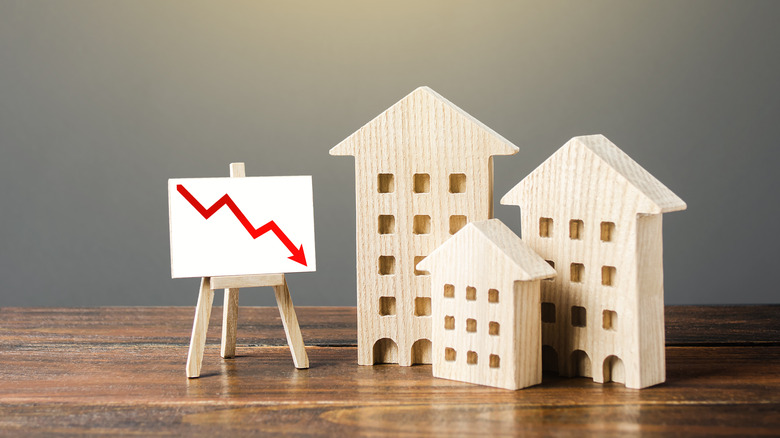 wooden apartments with downward arrow