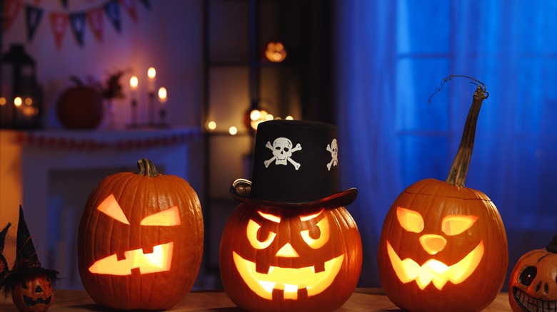 Spooky jack-o-lanterns with a pirate theme