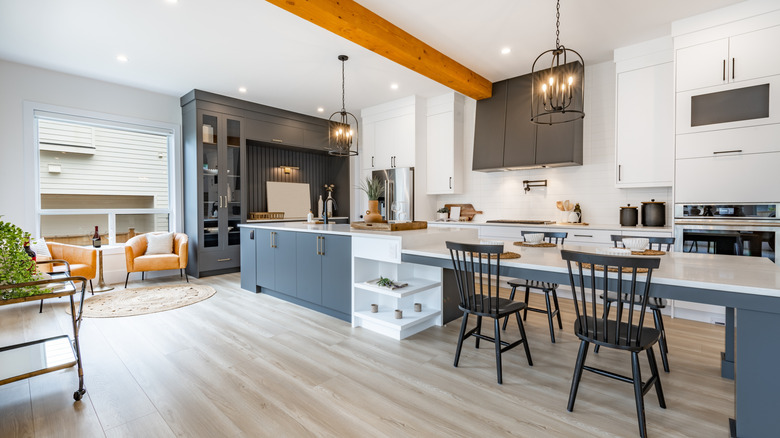 A modern farmhouse kitchen.
