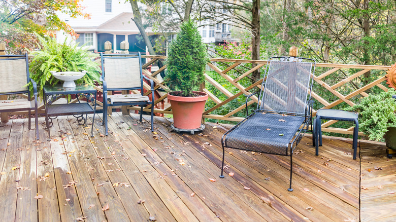 unused large decking area