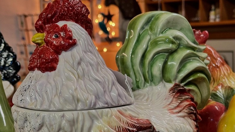 Kitchen chicken cookie jar