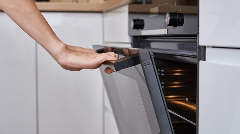 hand opening oven