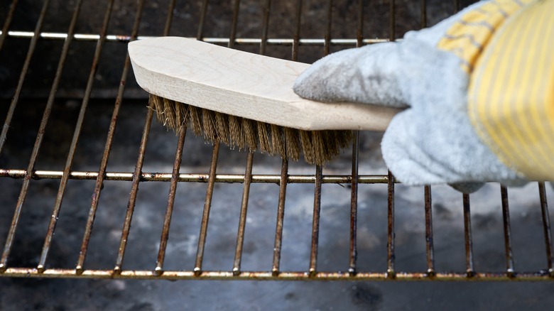 cleaning a greasy grill