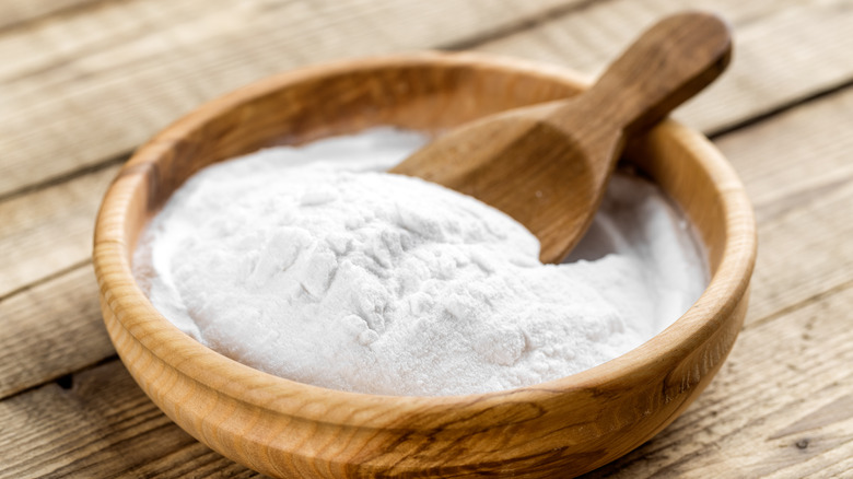 baking soda in bowl