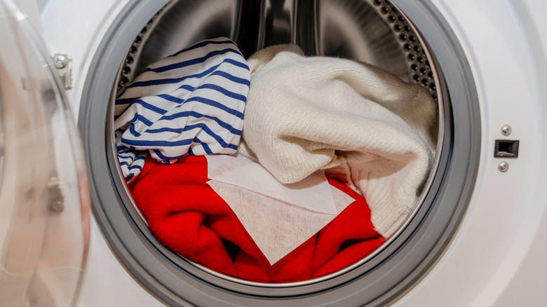Clothes of different colors in the same washing machine