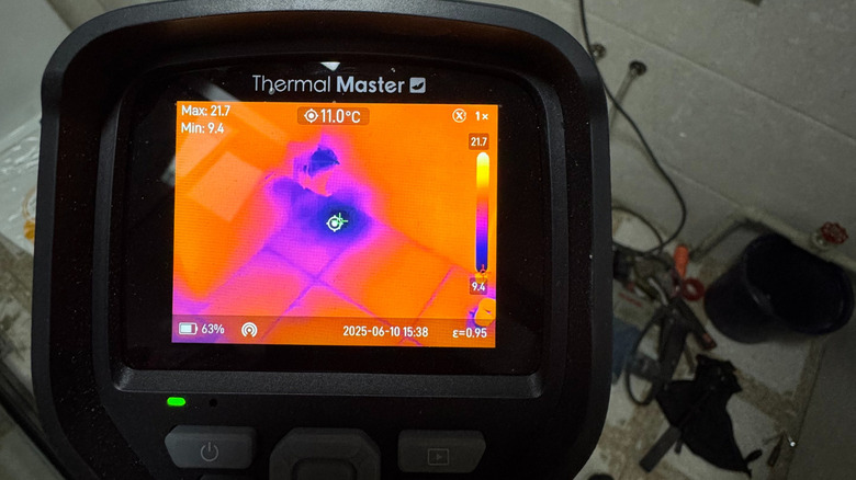 The Thermal Master Thor002 thermal camera used for leak detection