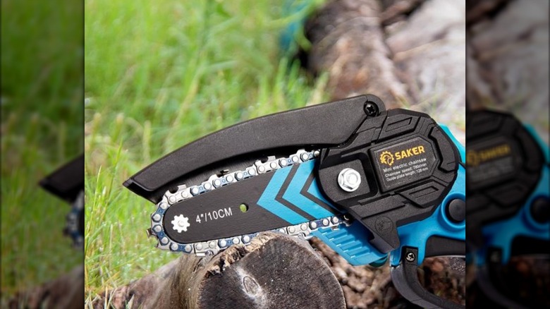 Closeup of Saker mini chainsaw