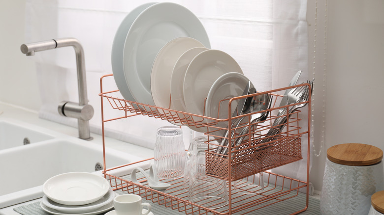 Dishes on a drying rack air-drying