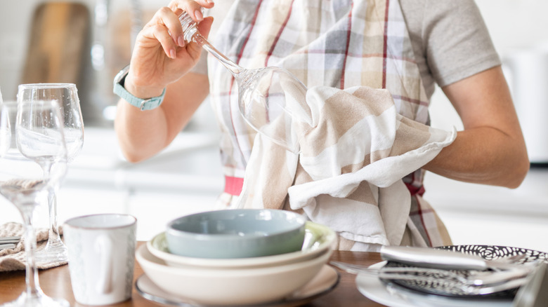 Put Down The Kitchen Towel Before You Undo Your Hard Work Washing Dishes