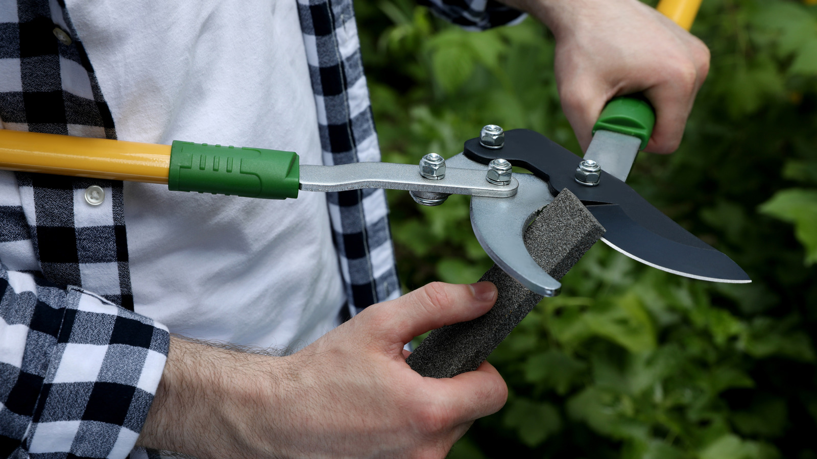 Quickly Sharpen Garden Tools With A Handheld, Packable Tool From Home Depot