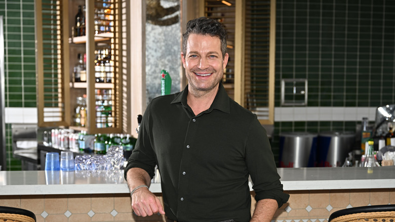 Nate Berkus leaning on a bar