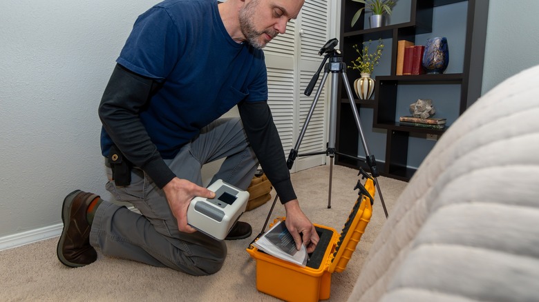 Setting up radon test kit