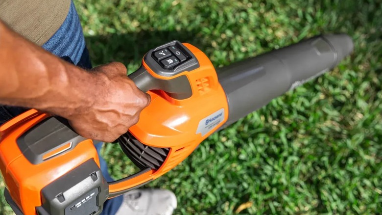 Husqvarna Leaf Blaster 350iB Leaf Blower
