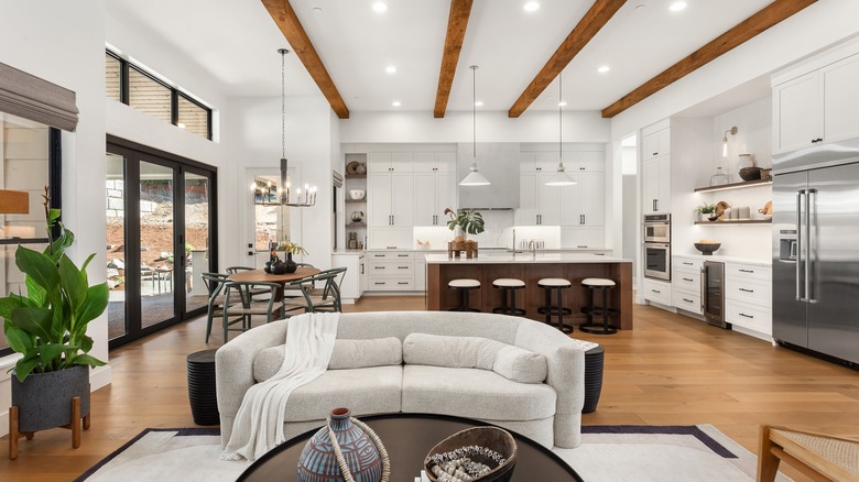 Open-pan kitchen with family room