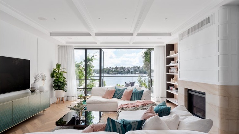 living room 