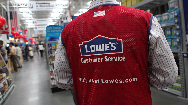 employee at lowe's