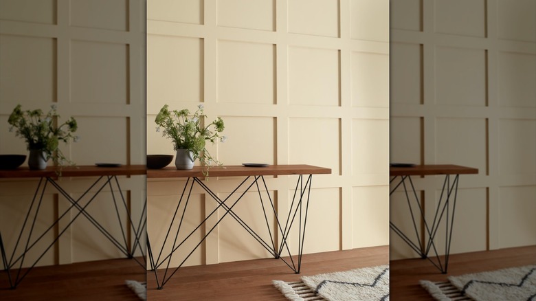 Table in front of wall with grid design in the color Seaspray