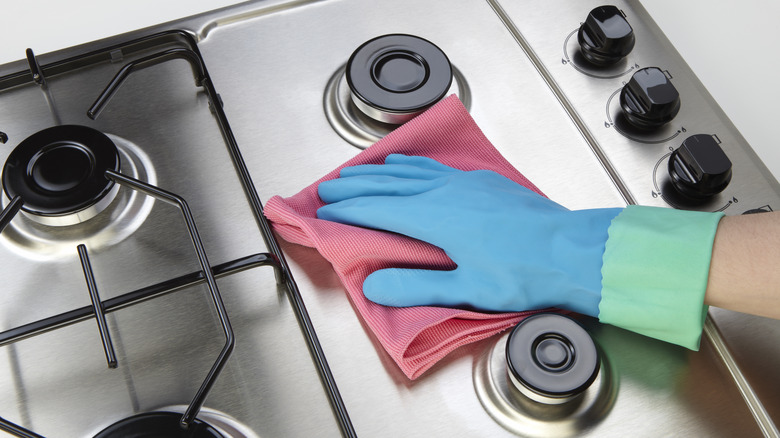 Hand cleaning stainless cooktop