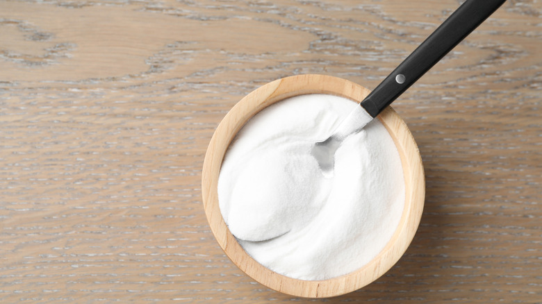 Bowl of baking soda with spoon