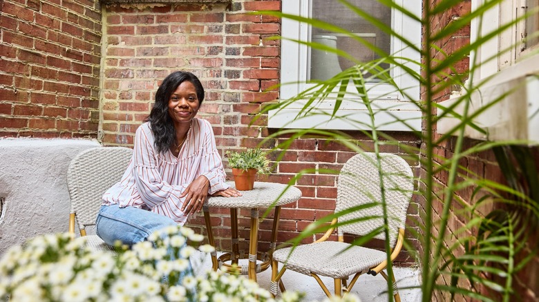 Keyanna Bowen sitting outside