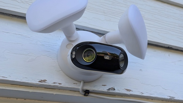 Reolink Elite Floodlight WiFi camera on home
