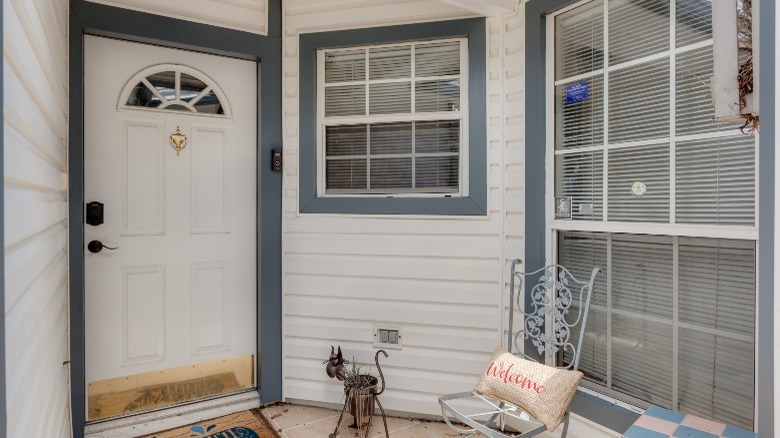 Cozy home front entryway 