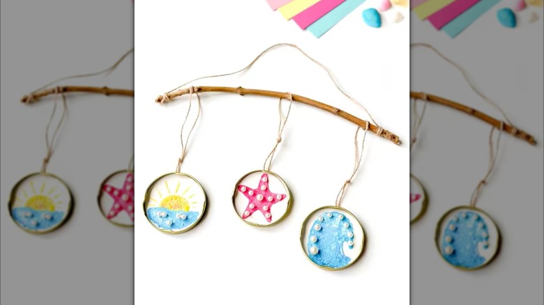 Lid hanging from a stick