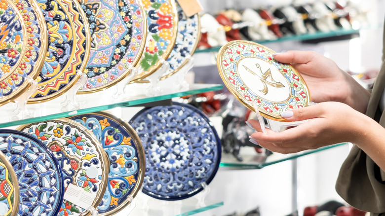 thrift store plate display