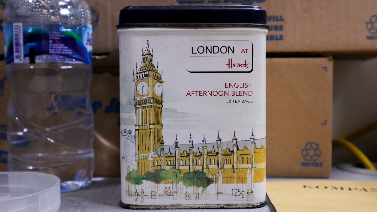 Reuse Tea Tins For An Indoor Herbal Garden That'll Add Charm To Any Kitchen