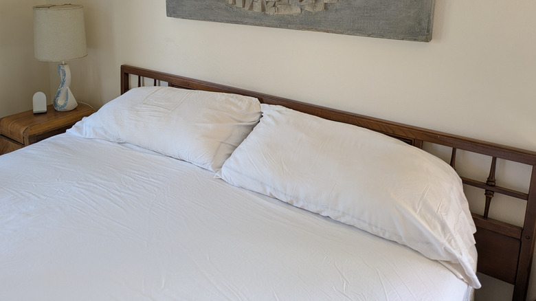 Closeup of washing instructions for Bedsure bamboo sheets